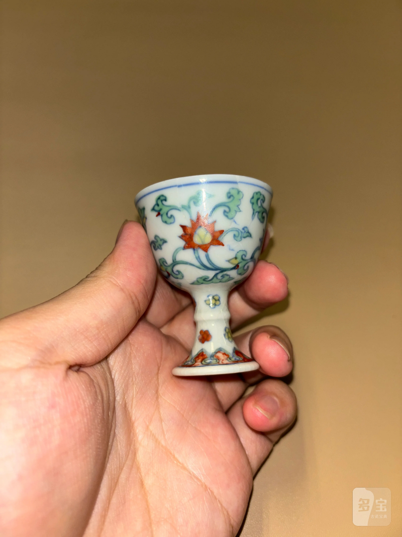 明成化 斗彩缠枝莲纹高足杯 - 图3